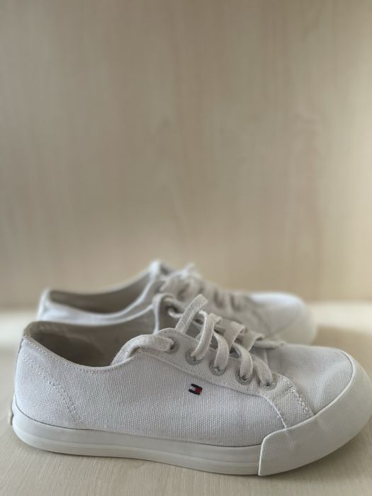 Продаж оригінальних жіночих кедів tommy hilfiger
