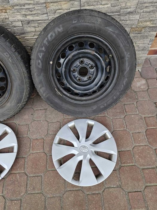 Komplet kół zimowych Toyota 15 cali opony Dayton 195/65