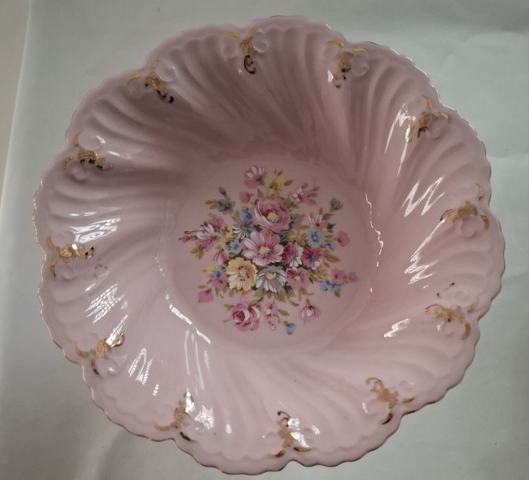 Cukiernica porcelanowa.  Patera na nóżce.