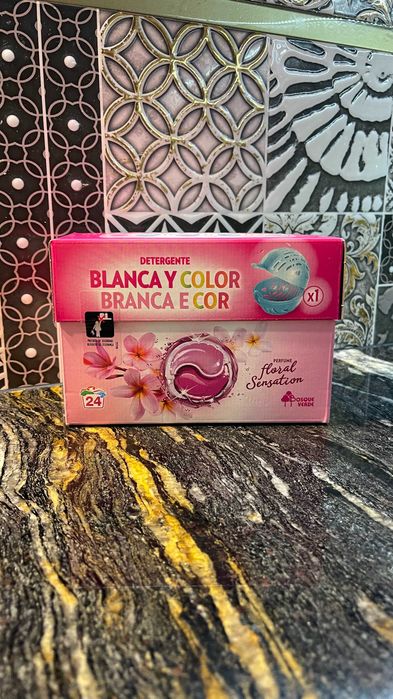Detergente ropa Blanca y Color floral. Detergent do prania białej i kolorowej odzieży Floral Sensation w kapsułk . 24szt Bosque Verde. Super jakość