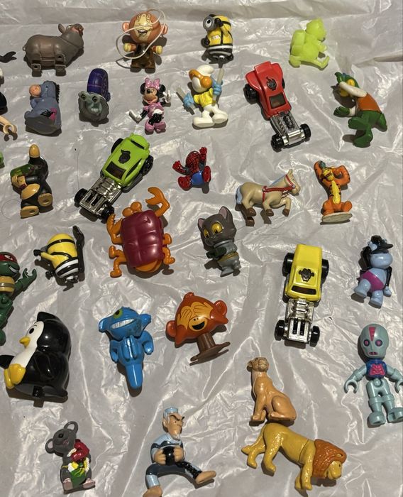 Мега-лот іграшок: Колекційні Kinder 90-х