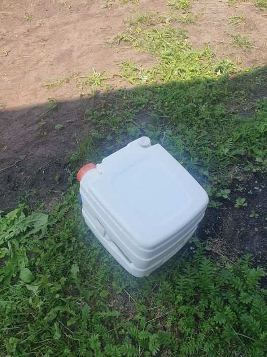Toaleta turystyczna do kampera, kempingu przenośna