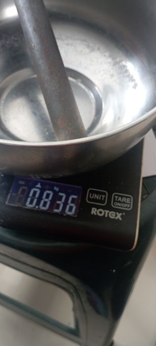 Металічна ручка важка