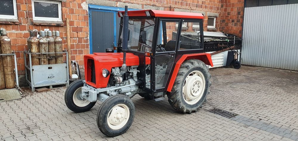 Kabina c330 Maska c330 Kabina ciągnikowa C360 C4011 URSUS C360 C330