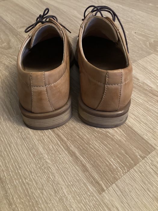Skórzane buty męskie 41 pantofle jasne