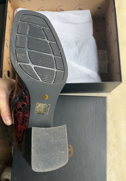 Шкіряні чоботи лак