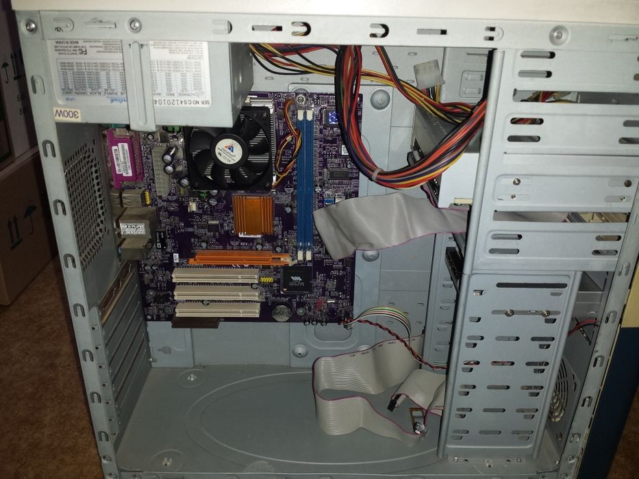 Корпус для старого компьютера, пк,pc в отличном состоянии!