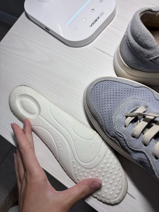 Кожаные кроссовки