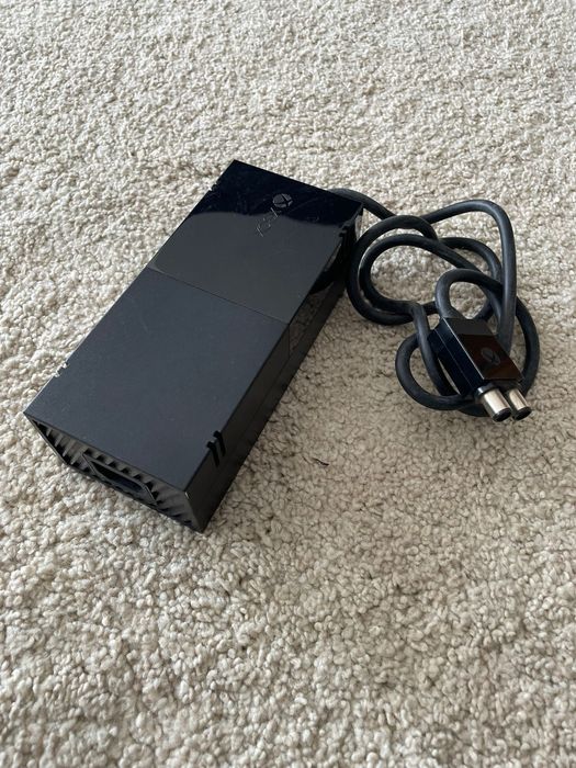 Vendo Xbox One Console model 1540, em ótimo estado de conservação.