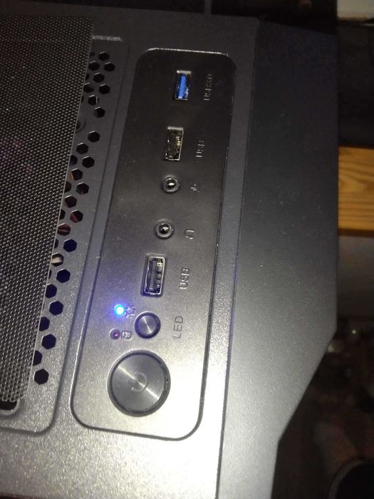 Komputer BEASTCOM Q3 | Ryzen 5 3400G, Radeon RX Vega 11, 8 RAM, 512 GB