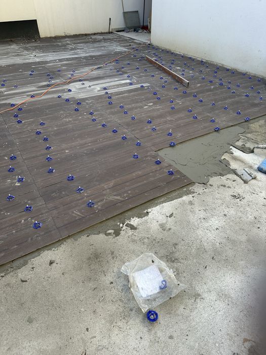 Faco trabalhos de pintura e trolha