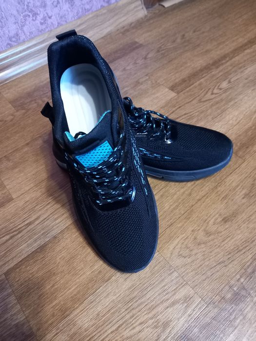 Кросівки чоловічі