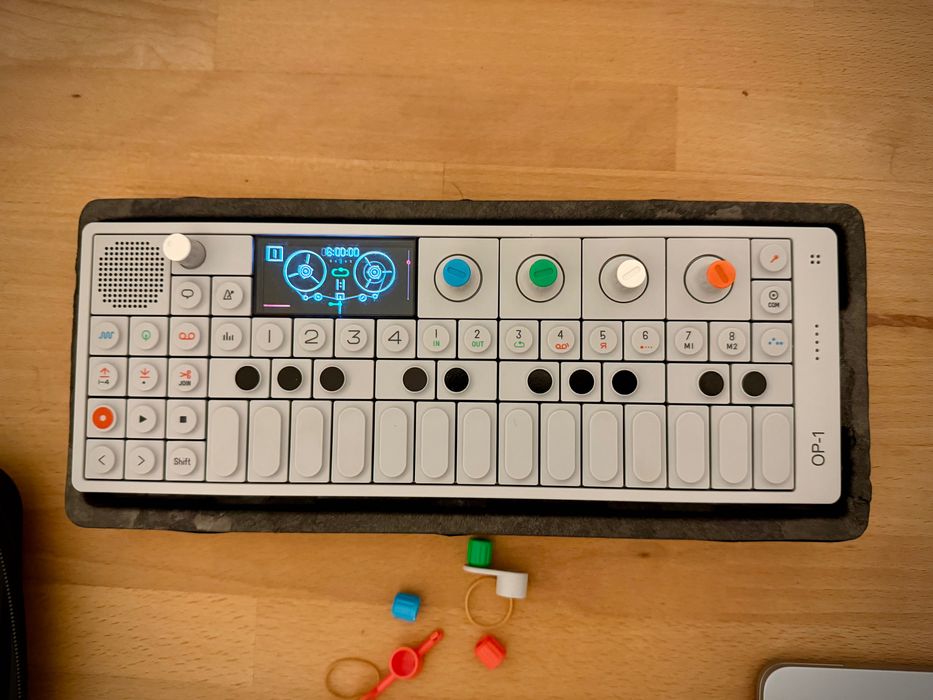 美品　Teenage Engineering OP-1 Amazon | Teenage Engineering OP-1 field プロ向けシンセサイザー