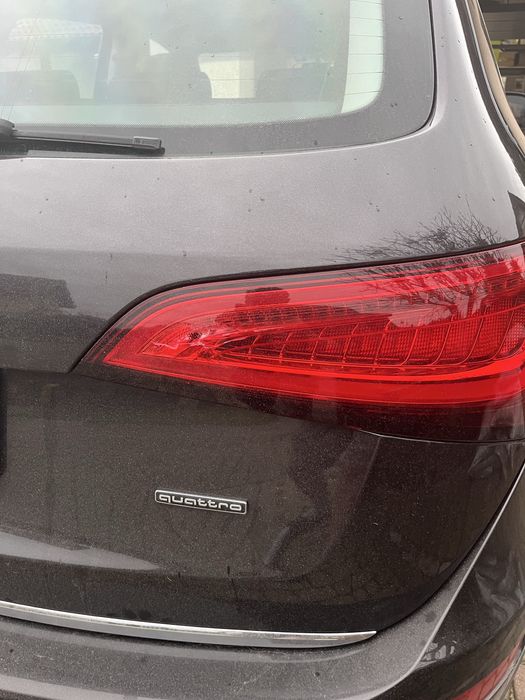 Lampa tylna prawa Audi q5 R8 2.0 Tdi, oryginalna - stluczony klosz