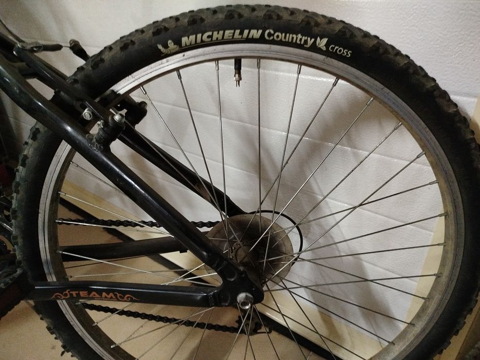 Bicicleta de passeio dá para homens e mulheres.