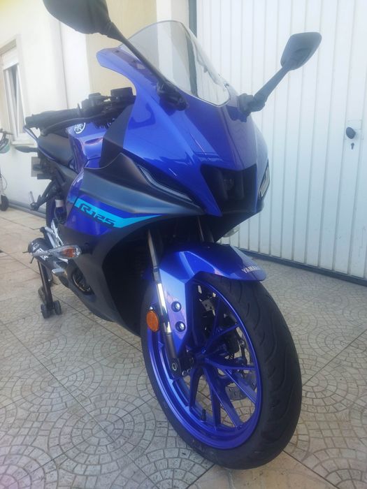 Yamaha YZF 125 R desportiva excelente estado,garagem,aceito retoma.