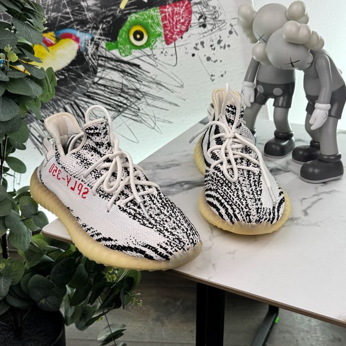 Кросівки Adidas Yeezy Boost 45 розмір E159