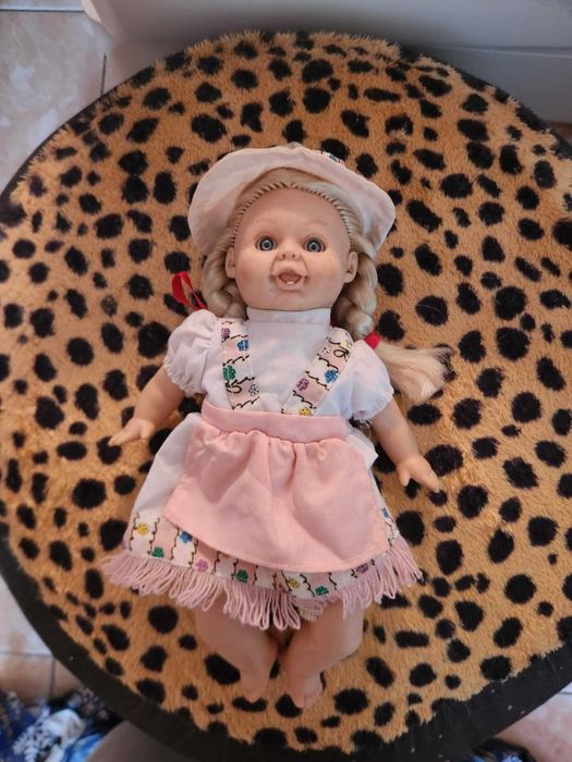 Boneca típica da Áustria anos 90