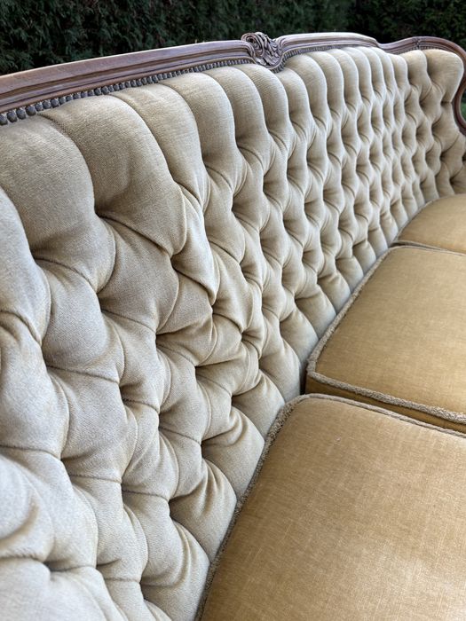 Stylowa kanapa ludwikowska / Sofa 3-osobowa w stylu Ludwika XV (Miodowy Welur/Aksamit)