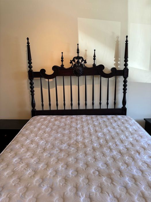 Cama em madeira + colchão