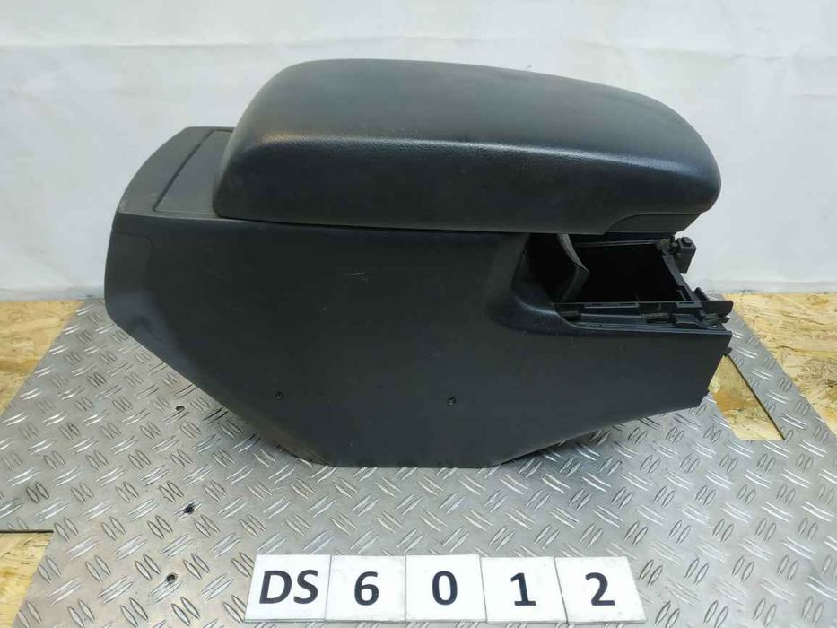 Toyota Avalon 05-12 підлокітник DS6012 5889107010