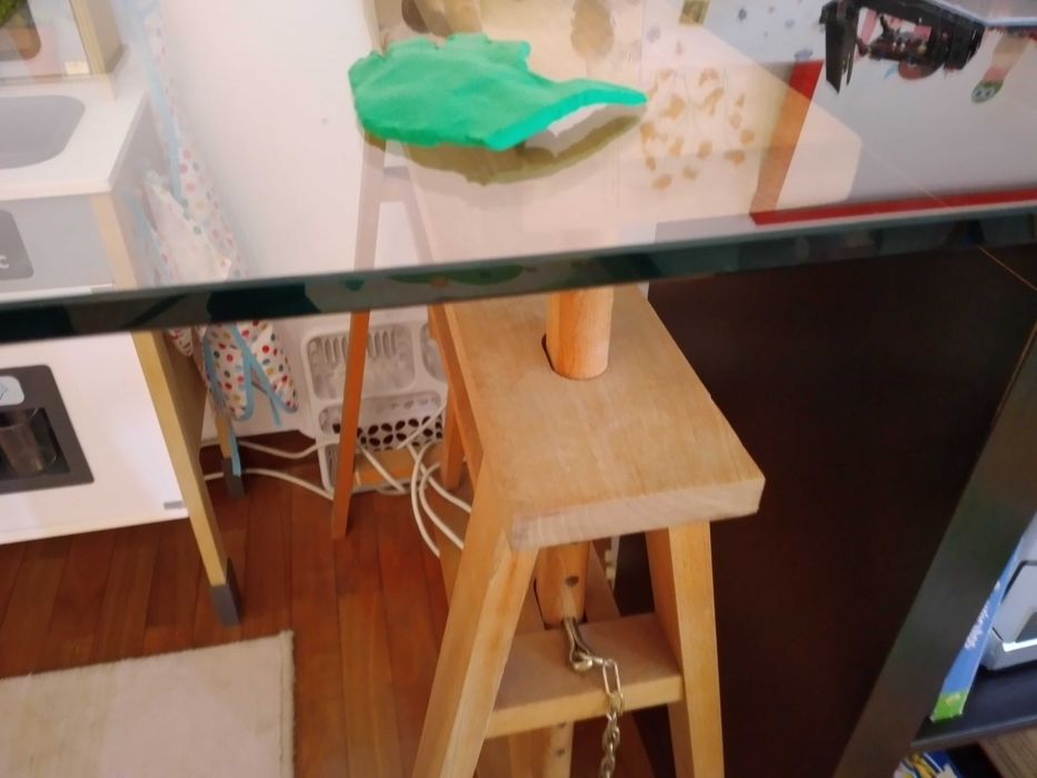 Mesa _ Secretaria em vidro c/tripé