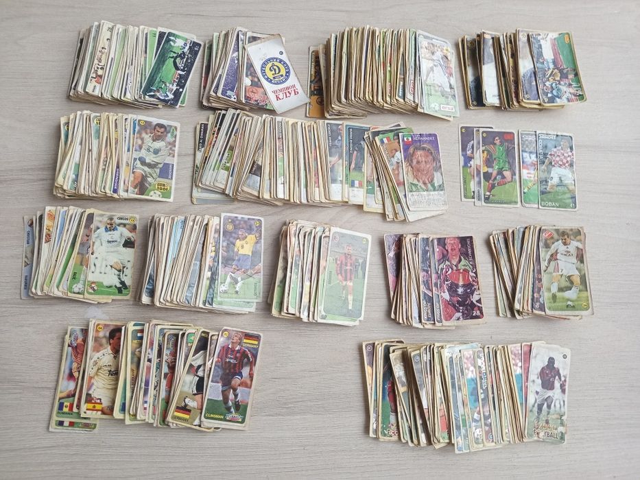 Наклейки з жувальної гумки футбол