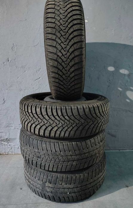 Комплект зимних шин Falken размер 205 60 R16.