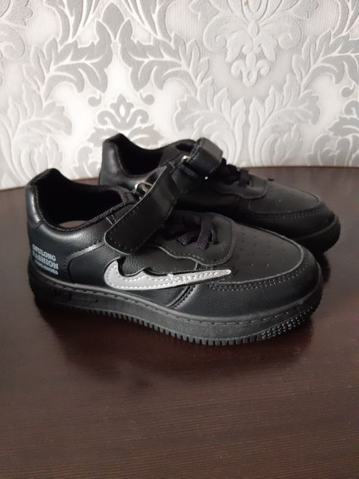 Кросовки для мальчика 28размер