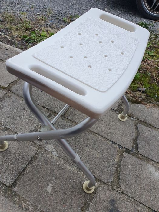 Krzesełko prysznicowe kempingowe