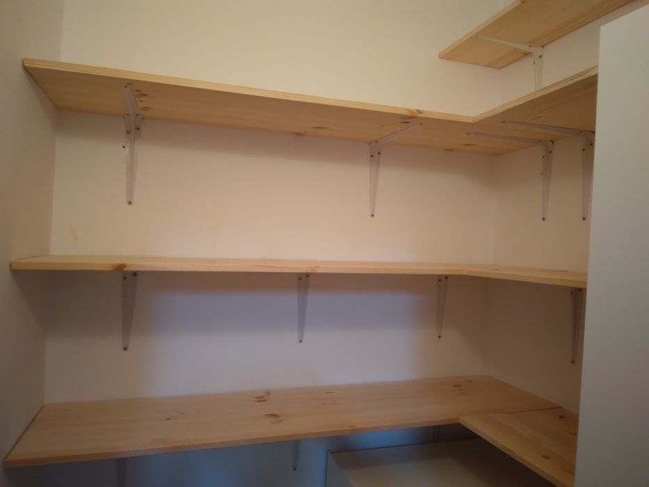 Serviços de carpintaria diversa e persianas