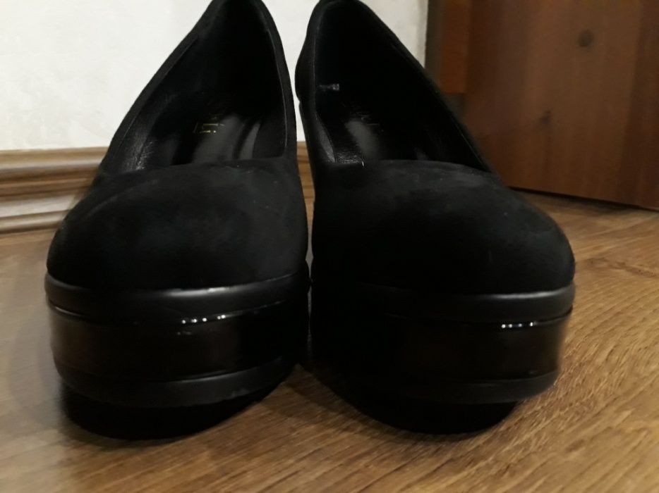 Замшевые туфли новые