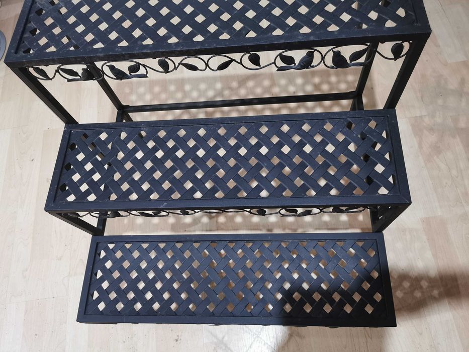 Piękny kwietnik 3 poziomowy