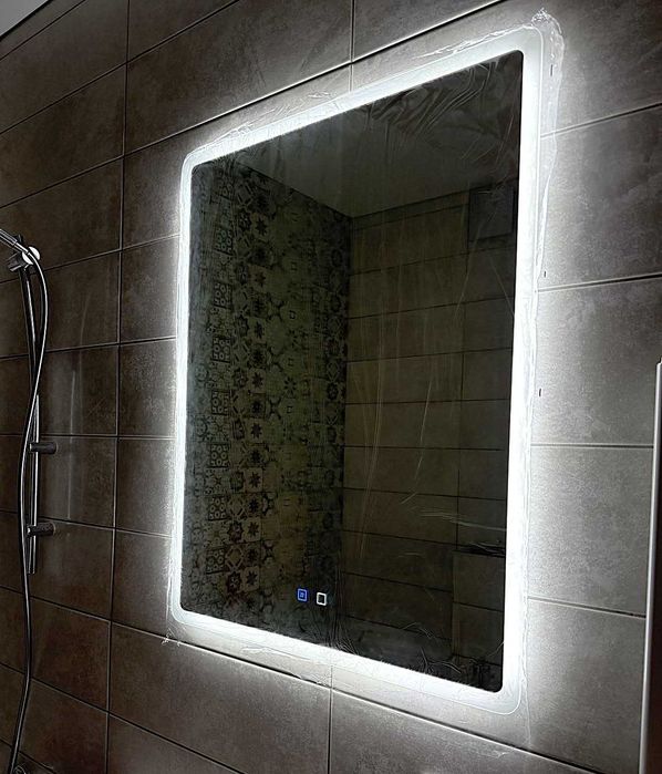 Дзеркало з LED підсвіткою в ванну кімнату та передпокій в рамці купити