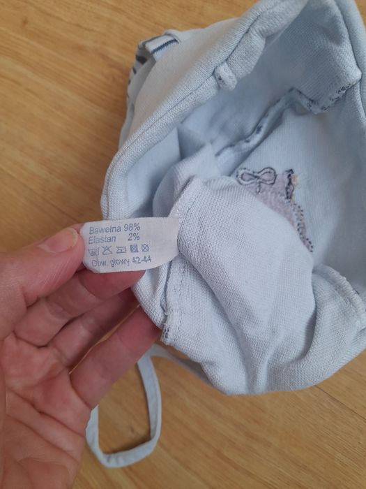 Czapka wiązana dla chłopca