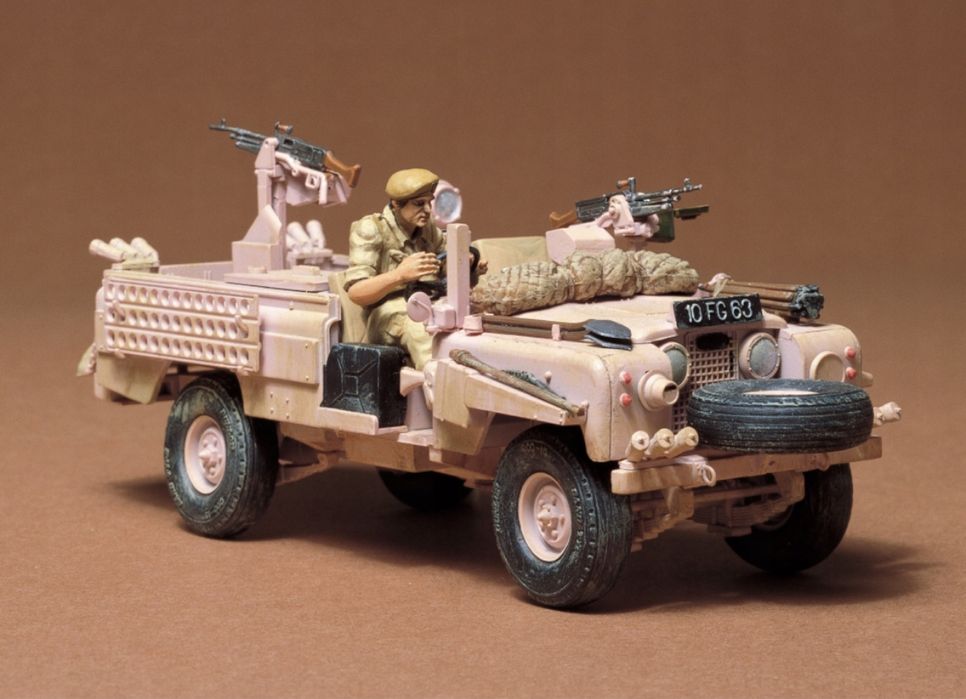 S.A.S Land Rover Pink Panther model 1:35 Tamiya 35076