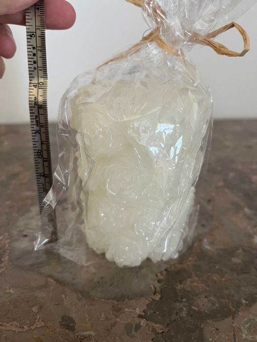 Vela com relevo em rosas