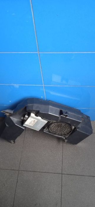 Subwoofer głośnik wzmacniacz Audi 8E9035223
