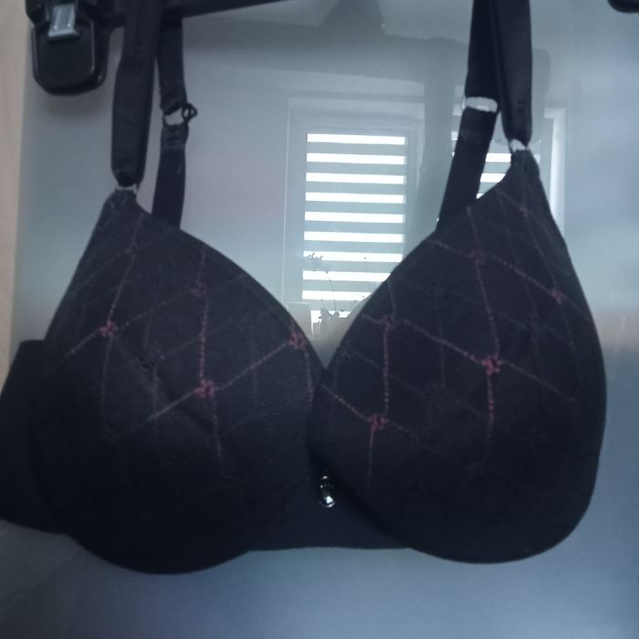 Biustonosz push up,z kieszonkami na wkładki, czarny Triumph  Diamond Sensation 85B