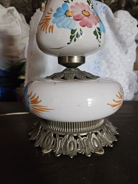 Candeeiro de mesa pintado à mão antiigo