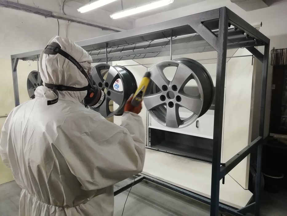 Lakiernia proszkowa malowanie proszkowe piaskowanie felgi zaciski