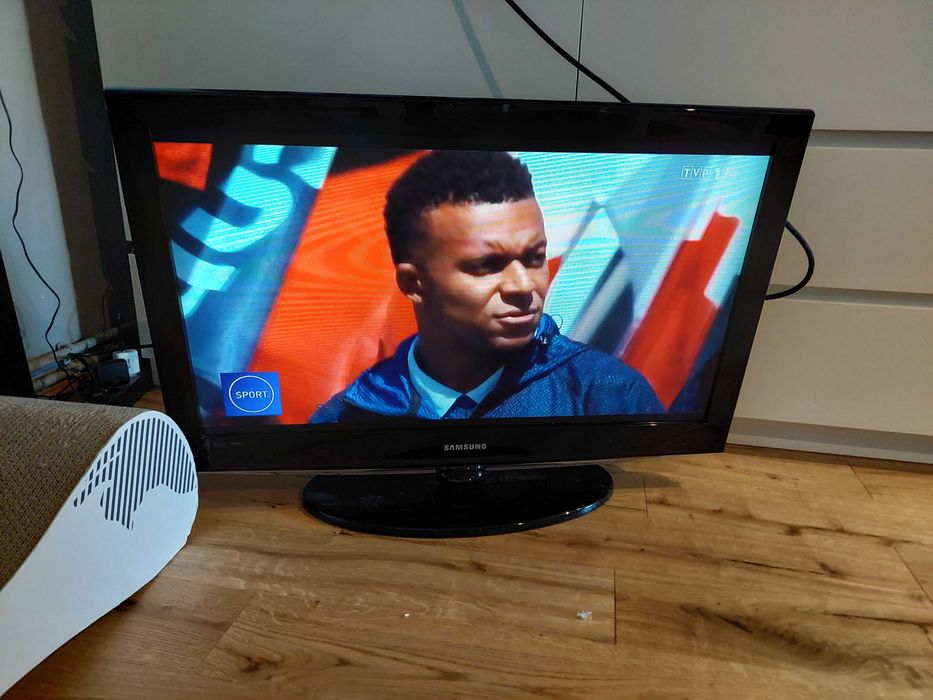 Telewizor Samsung 32 cale LED z pilotem LE32C450