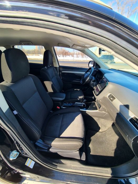 Mitsubishi Outlande 2017 2.4 газ-бензин