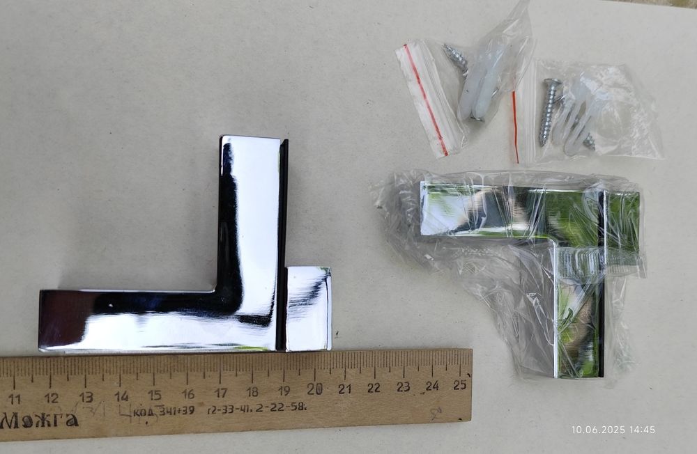 Тримачі для скляних полиць 2
Ціна за 1 шт.
Тримачі металеві, колір хро