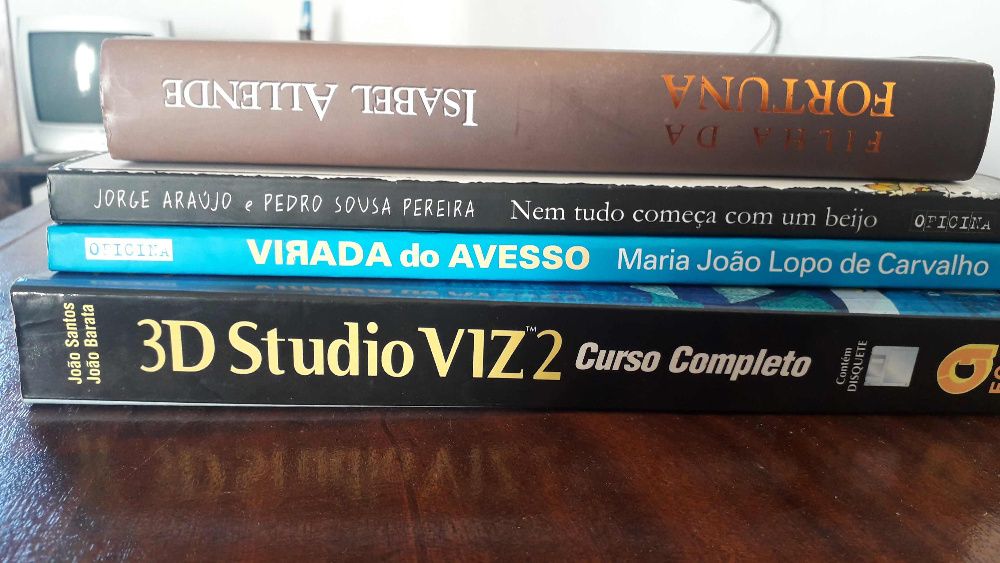 Lote de 35 livros: coleções, romance, tecnicos, novos e como novos.
