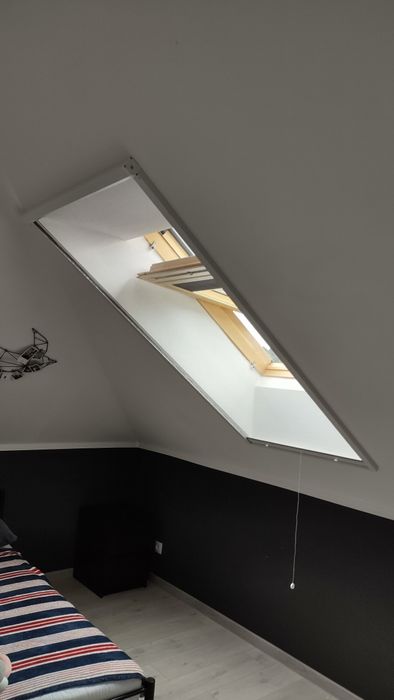 Moskitiera rolowana (zwijana) na okno dachowe