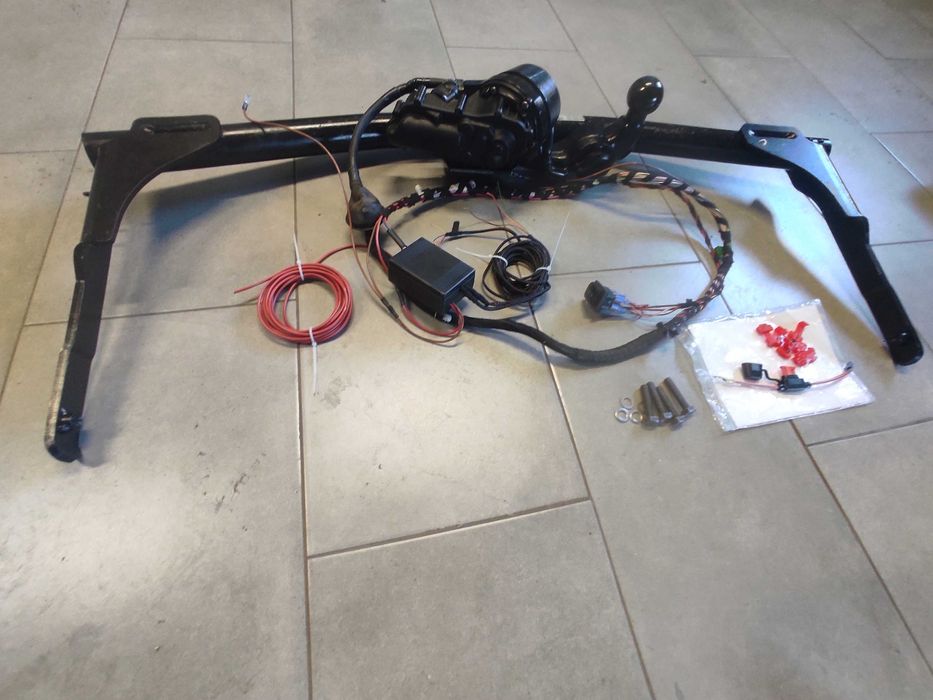 Oryginalny elektryczny Hak holowniczy VW Passat B8 kombi komplet modul