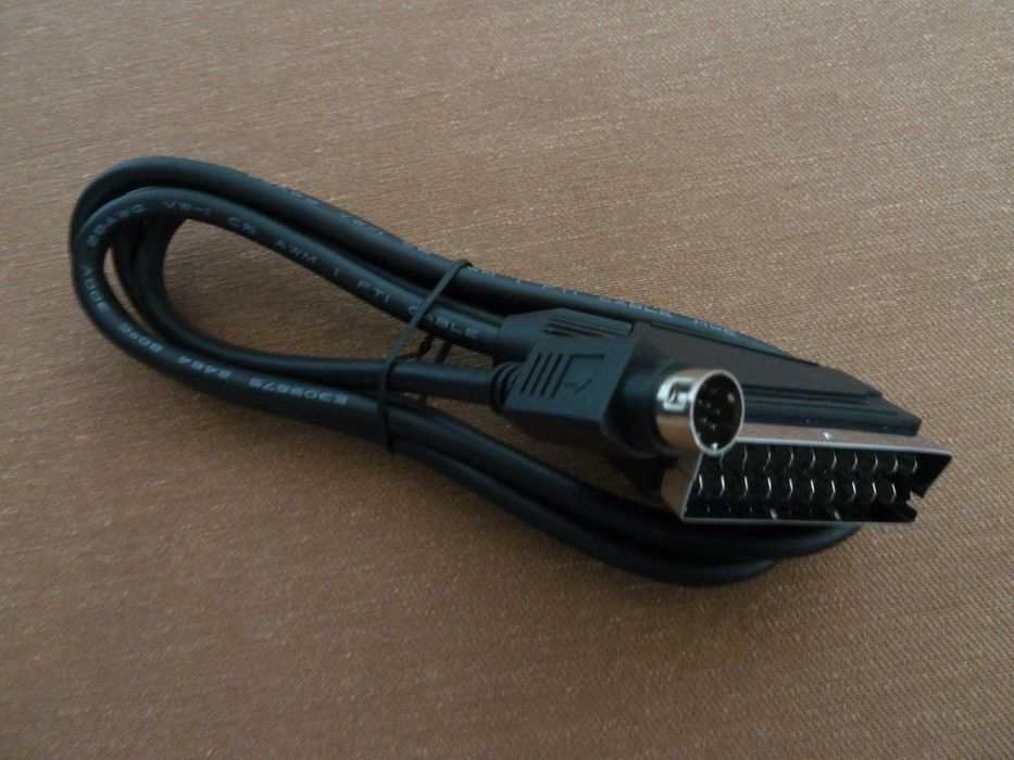 adapter - przejściówka z wtyczki Mini-Din-9 na wtyczkę Euro (Scart)
