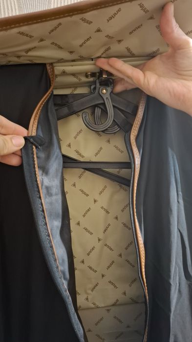 Elegancka walizka, pokrowiec na garnitur  Antler