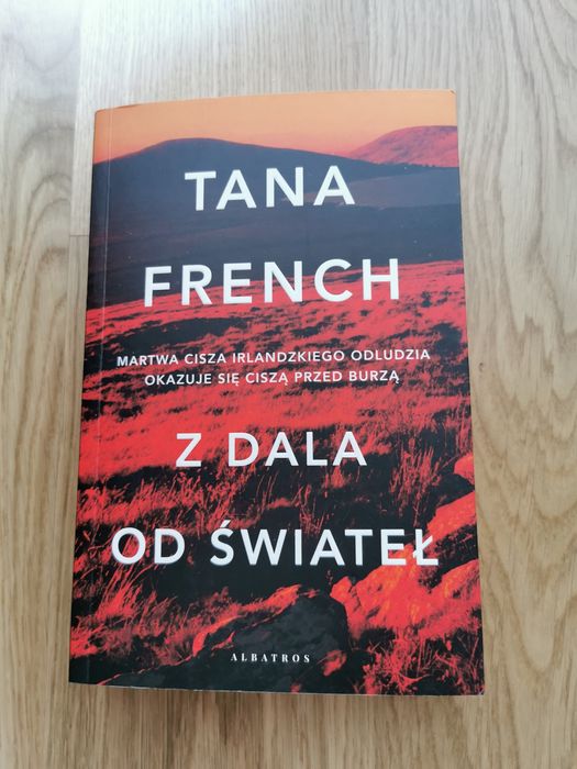 Tana French "Z dala od świateł"